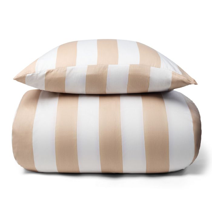 Sengetøj i 100% blødt og lækkert bomuldssatin - Flotte naturfarvet striber - Nordic Stripe sengesæt fra By Night